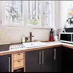 Bright And Quiet Parisian Apartment