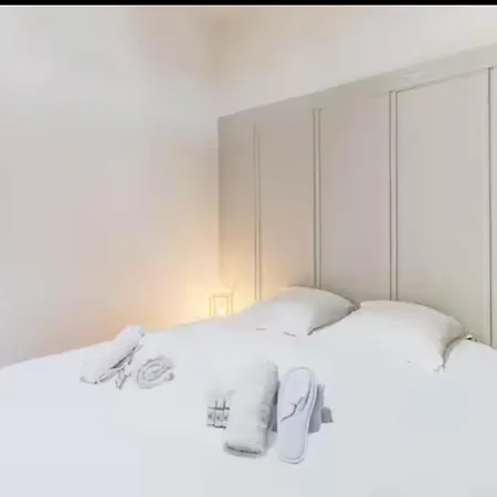 Bright And Quiet Parisian Appartamento *
