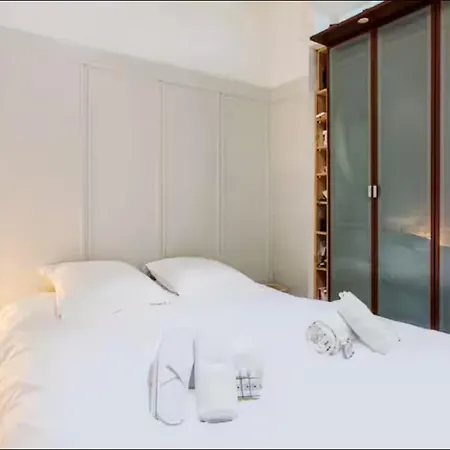 Bright And Quiet Parisian Appartamento Parigi